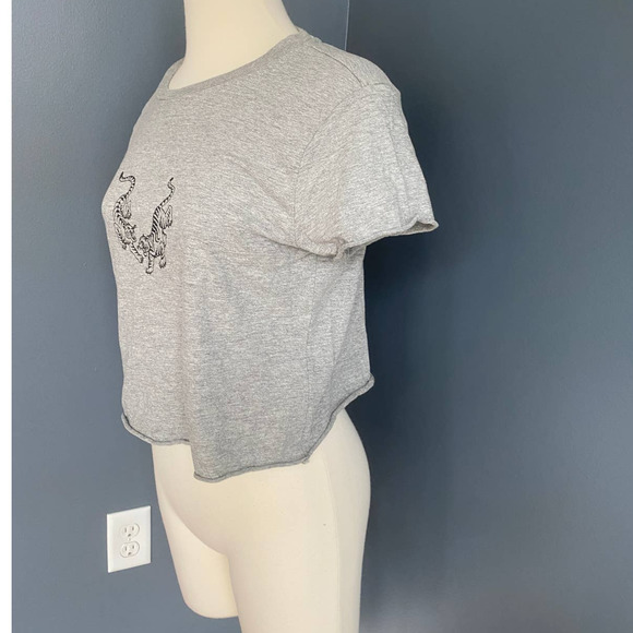 Glassons gray crop top with tigers, size small - Picture 2 of 9